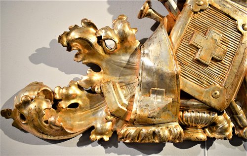 Carved and gilded baroque wooden frieze